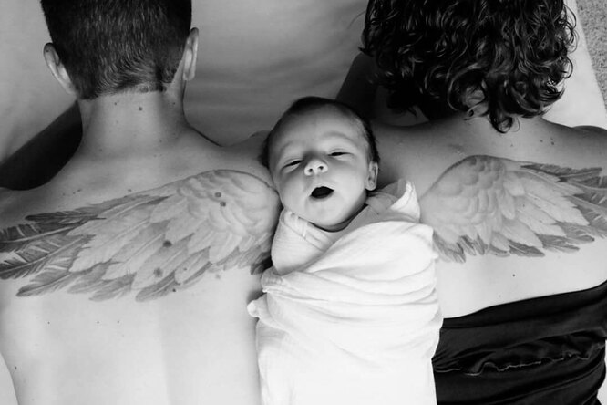Родители почтили память погибшего сына трогательным фото с новорожденной дочкой