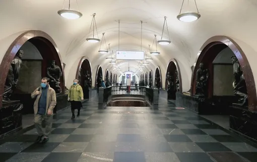 Станция Площадь революции