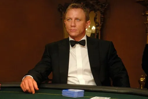 Впервые Дэниел Крейг сыграл агента 007 в 2006 году в фильме «Казино "Рояль»