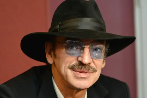 Поклонники не узнали 68-летнего Михаила Боярского без шляпы