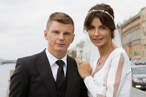 «Чтобы не было споров»: Алиса Аршавина показала новогодние фото с мужем