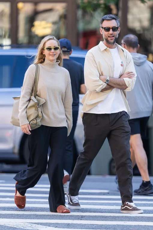 Дженнифер Лоуренс и супруг Кук Маруни вместе вышли на улицу в Нью-Йорке