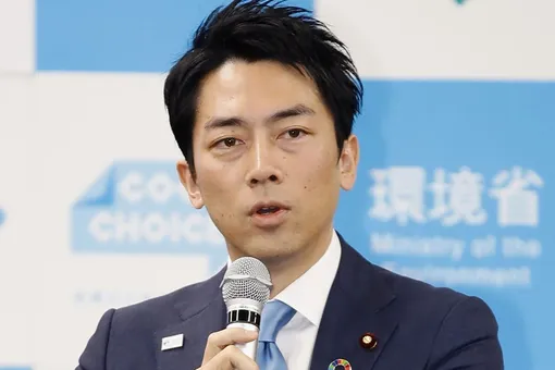 Японский министр впервые в истории уходит в отпуск по уходу за ребенком