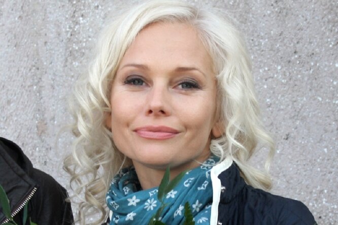 «Пришло время для себя»: 47-летняя Елена Корикова намекнула, что вышла замуж