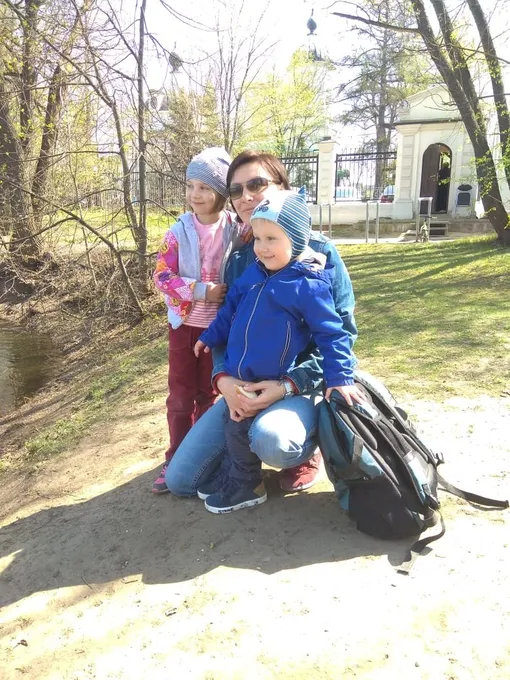 Оксана с дочерью Полиной и сыном Сашей