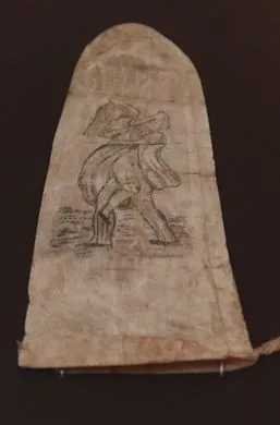 Презерватив 18-го века из овечьей кишки, украшенный изображением чреватого половым актом, с ленточными завязками; содержится в фоторамке --8¼ дюйма. (21 см.) в длину