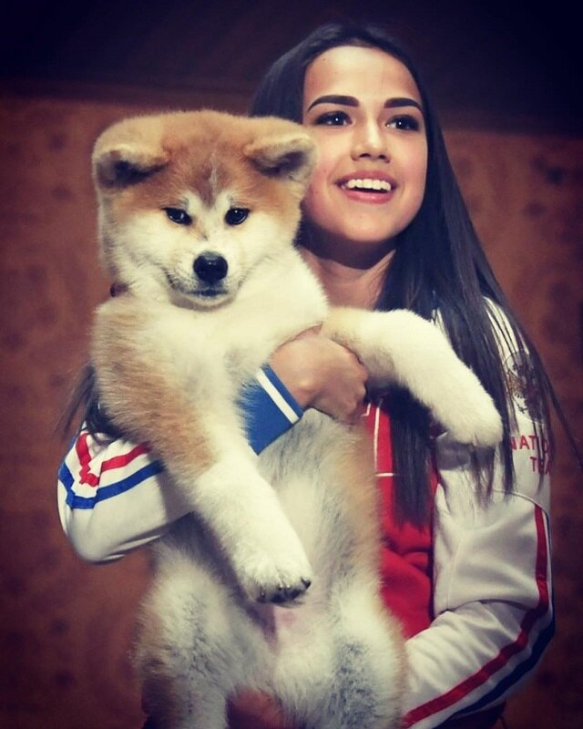 Алина Загитова с собакой Масару