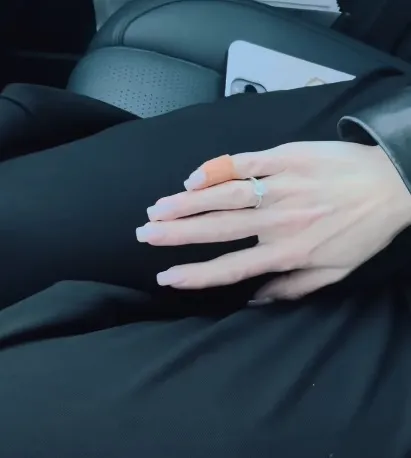 Кольцо на пальце Катерины Ковальчук