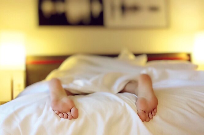 Ноги торчат из-под одеяла, что делать, если вы проснулись среди ночи