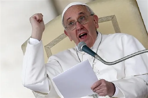 Папа Римский Франциск назвал абьюзерами тех, кто носит крестики