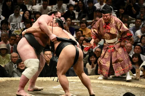 «Весело побеждать старших»: 10-летний сумоист весит 85 кг и гордится этим