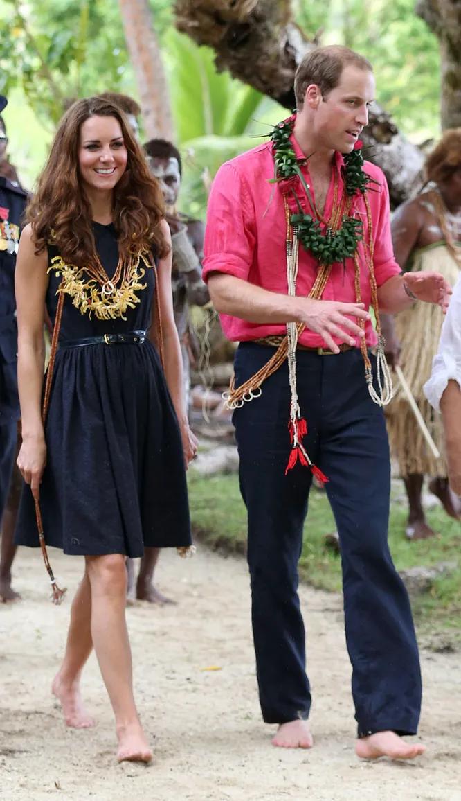 Кейт Миддлтон и принц Уильям в 2012 году во время королевского тура