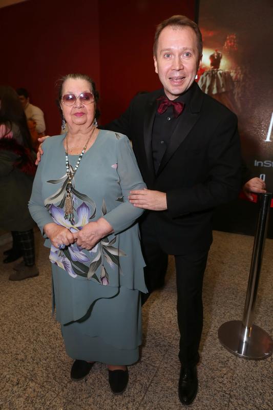 Евгений Миронов с матерью фото