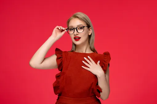 И умница, и красавица: новый тренд возвращает популярность очкам в стиле гик-шик