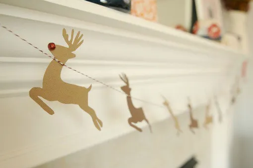 Санта и его олени: скачайте трафарет и сделайте чудесную гирлянду своими руками