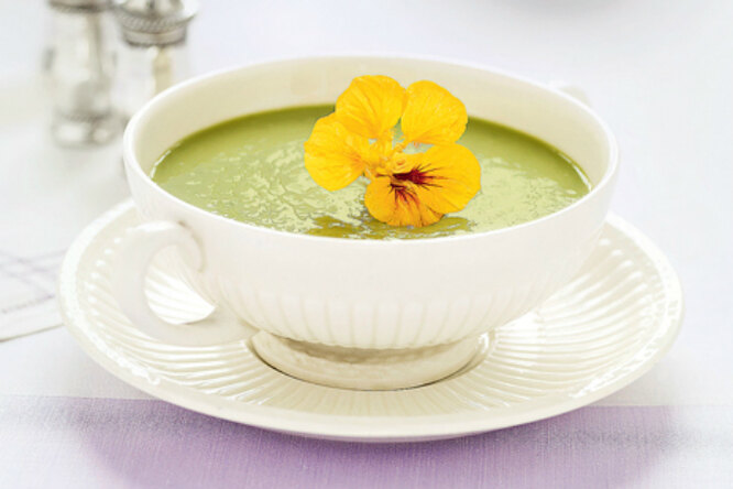 Суп-пюре с зеленым горошком и мятой