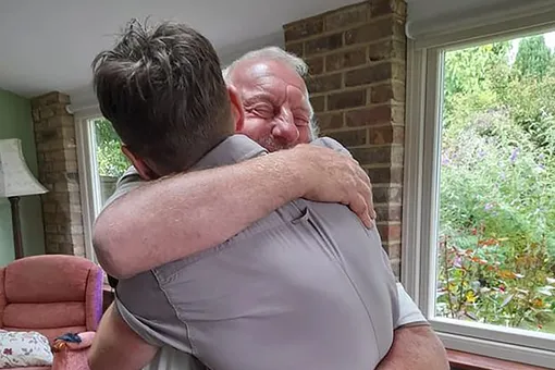 Пожилой мужчина устроил сюрприз незнакомцу, который помог ему во время инфаркта