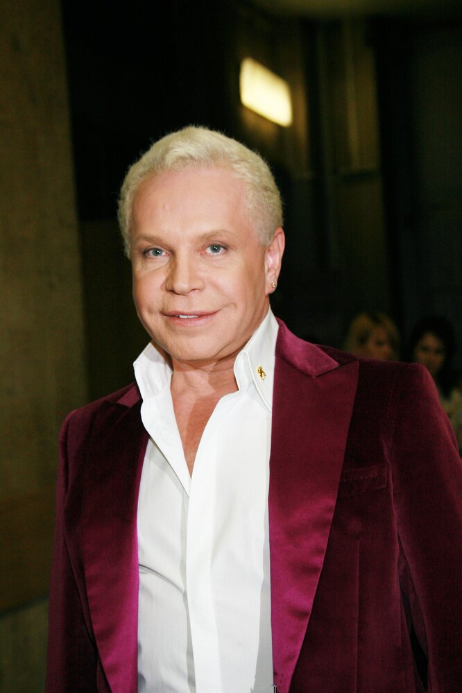 Алла Пугачёва передала букет на могилу Борису Моисееву