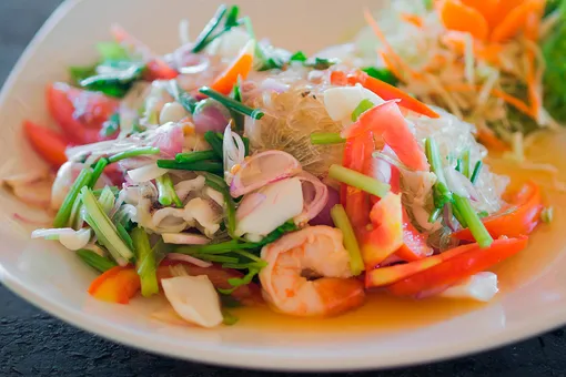 Рецепт салата с креветками по — тайски