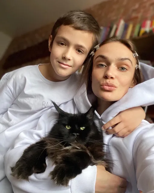 Алена Водонаева с сыном