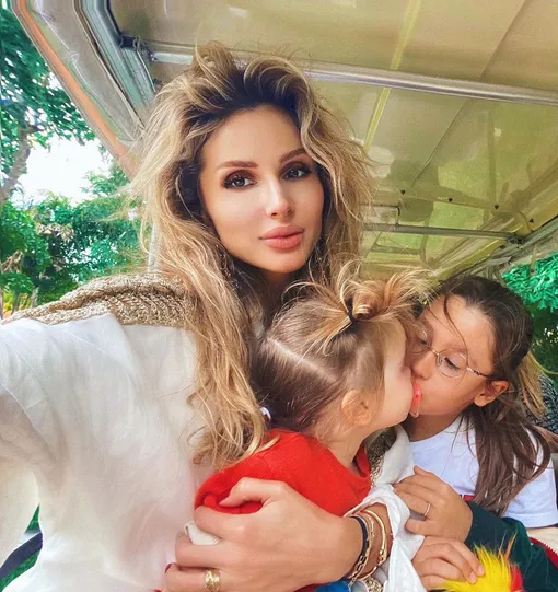 Светлана Лобода с дочерьми
