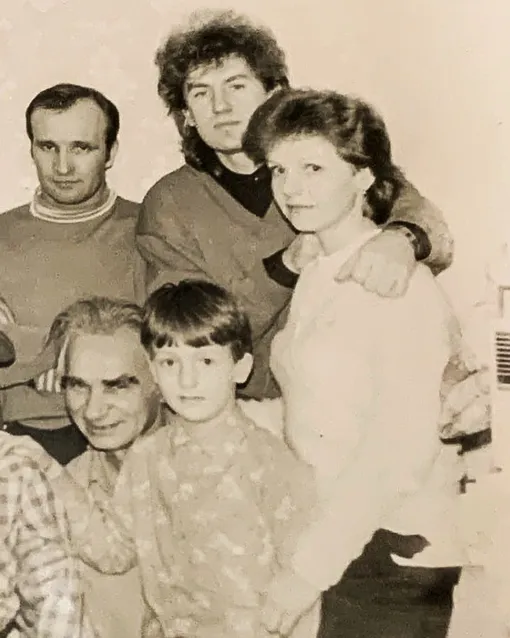 Никита Тарасов с родителями. Архивное фото