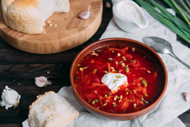 Хаваю борщ очень вкусно