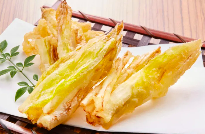Hostas se v Japonsku pěstuje k jídlu a říká se, že jsou velmi chutné.