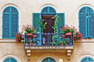 Как обустроить балкон в прованском стиле: создайте атмосферу французского кантри, не тратя состояние