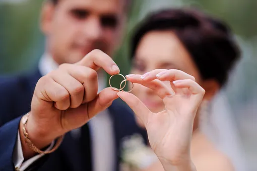 Фаянсовая свадьба, 9 лет супружества: как отмечать, что подарить