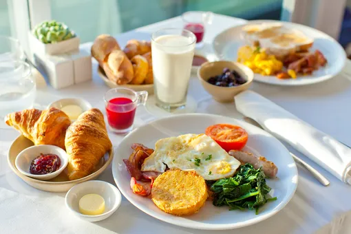 35 отличных завтраков на любой вкус: яйца, творог, выпечка, каши и брускетты