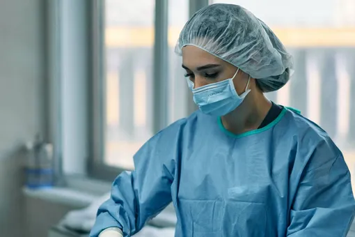 «Продала трёшку ради операции»: пластический хирург изуродовал сибирячку