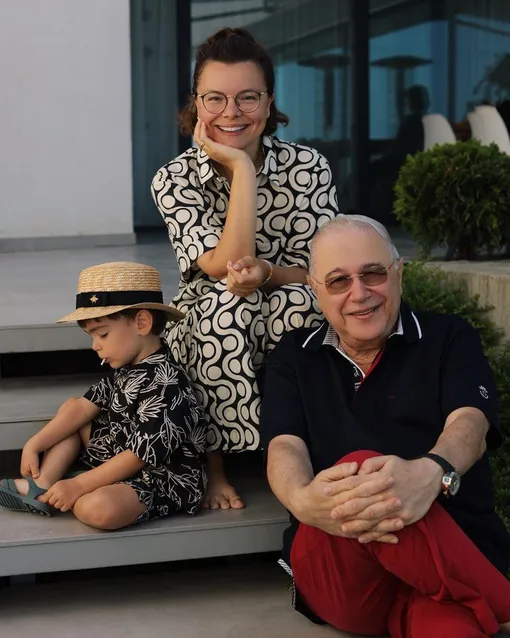 Татьяна Брухунова и Евгений Петросян с сыном Ваганом фото