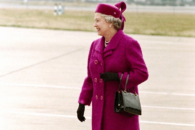 Почему королева всегда появлялась на публике с сумочкой и что в ней хранила?