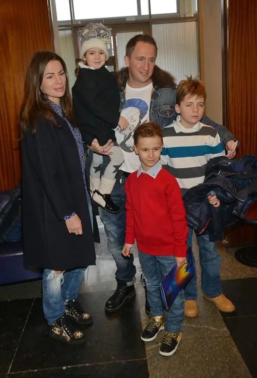 Оскар Кучера с семьей фото