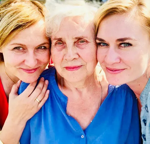Мария Машкова с мамой и бабушкой