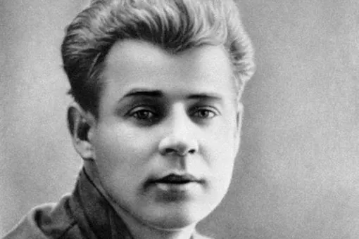 «Совсем мальчишка»: Рустам Солнцев показал видео с Сергеем Есениным 1922 года