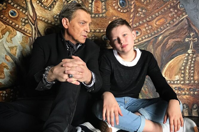 Череп Мисс России и мумия летучей мыши: 12-летний сын Александра Невзорова занялся бизнесом