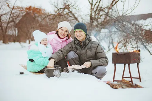 Пикник на снегу: вкусно, красиво, романтично!