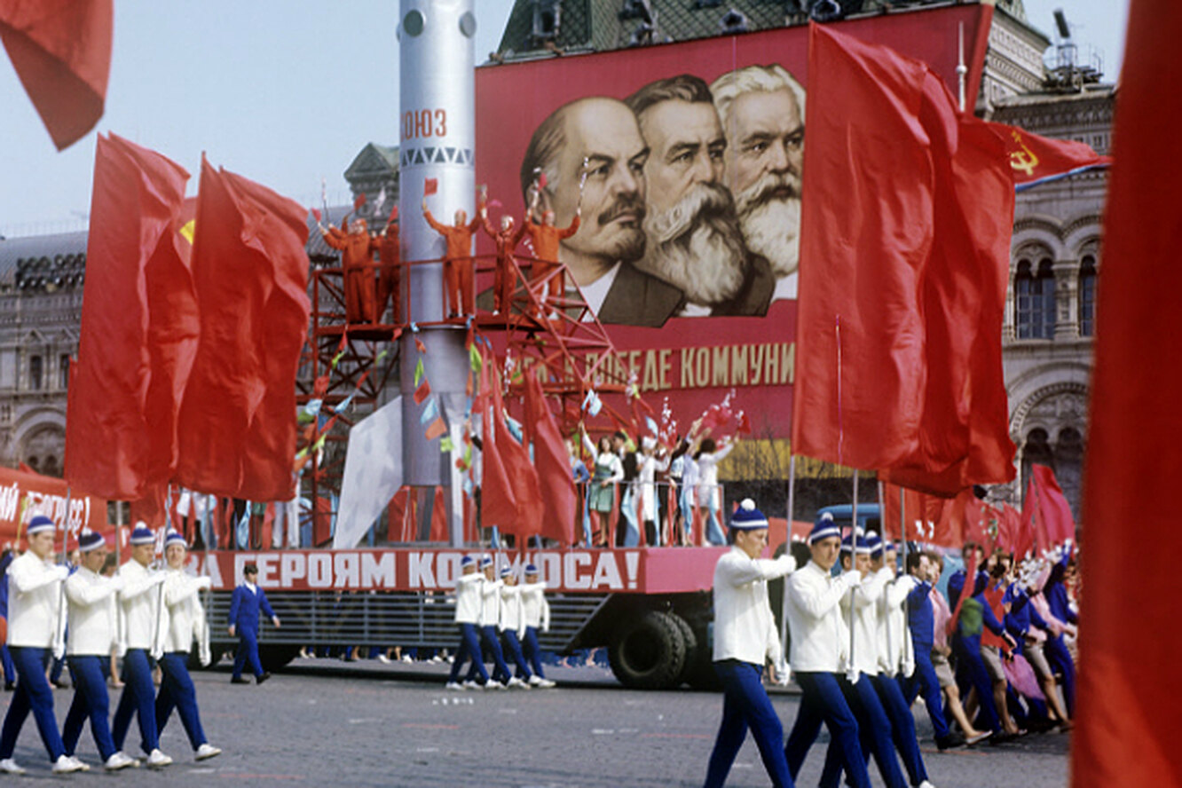 1 мая есть парад. Первомайская демонстрация в СССР. Первомай парад СССР. 1 Мая в Советском Союзе. Демонстрация 1 мая в СССР.