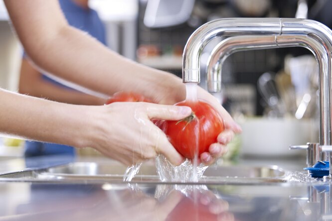 Школа коронавируса: как правильно мыть фрукты и овощи из супермаркета?