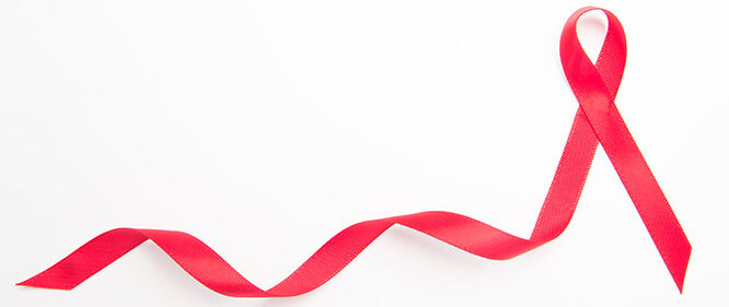Красная лента, символ исцеления от рака