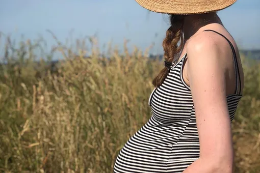 Живот весил 20 кг: норвежка честно показала, как выглядела во время беременности тройней