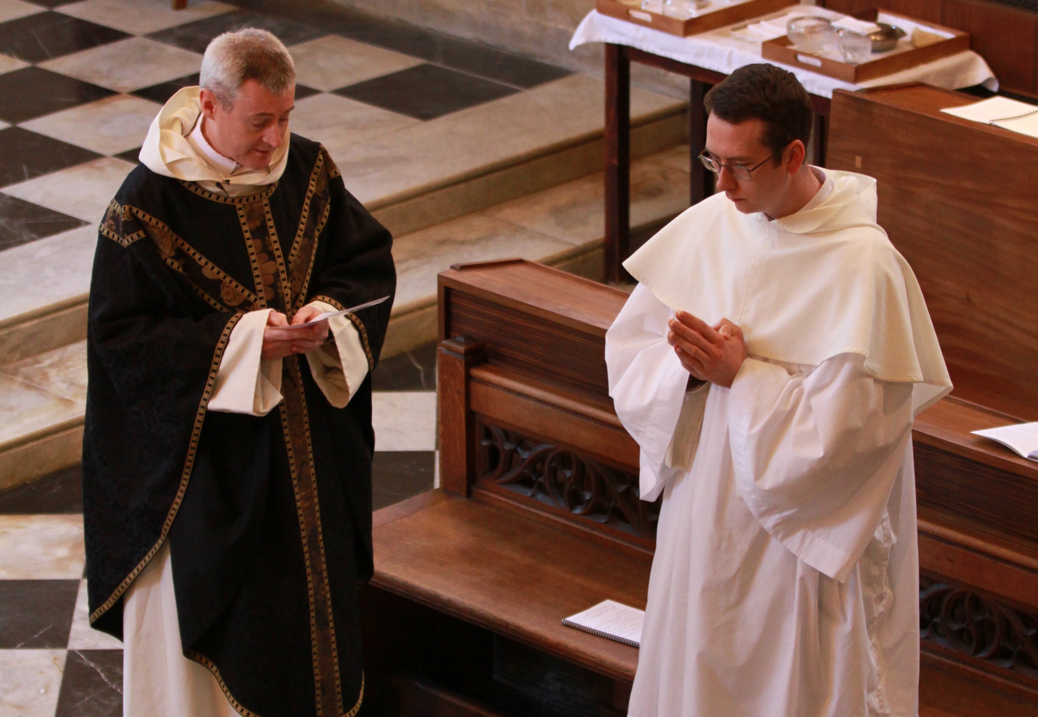 Приходский католический священник. Католический священник во франции. Приходский католический священник. Священник католический кшиштоф немыйский. Приходский католический священник.