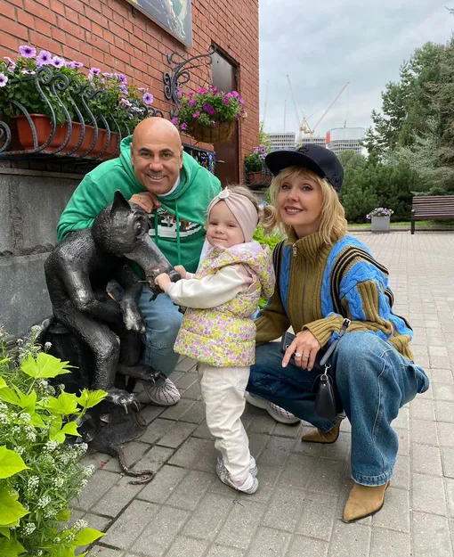 Валерия и Иосиф Пригожин с внучкой Селин фото