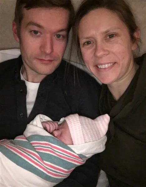 Хиллари с мужем и новорожденной дочкой Верной