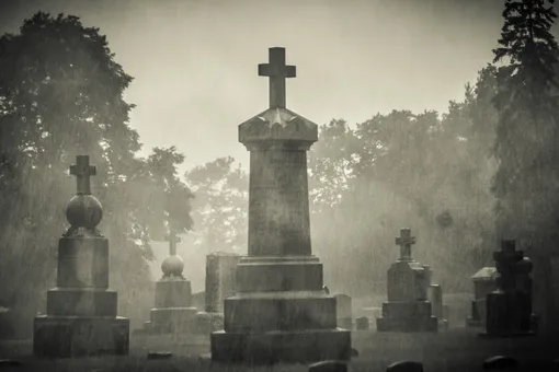 Толкователи сновидений считали сон про кладбище скорее положительным знаком, чем отрицательным