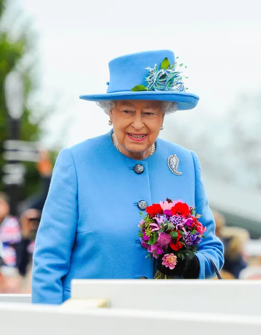 Королева Елизавета II носила костюмы ярких цветов