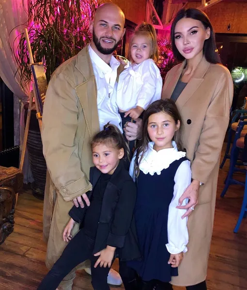 Оксана Самойлова с Джиганом и дочерьми