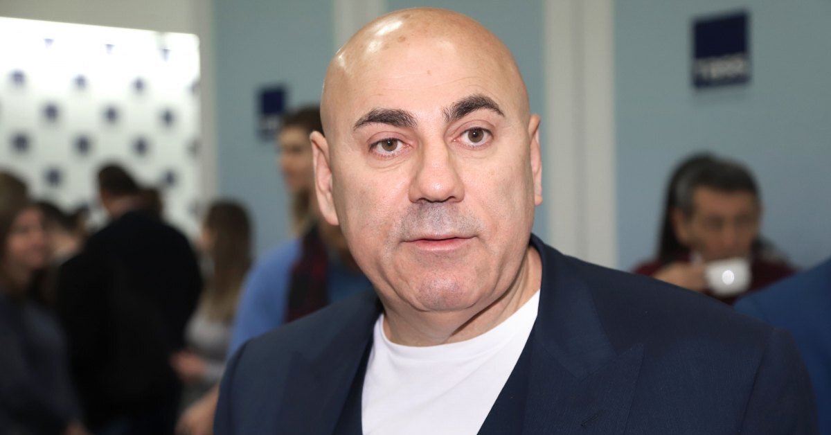 Пригожин иосиф википедия. Иосиф Пригожин артист это фронтмен. Иосиф Пригожин до того как стал лысым. Передача на РТ про Пригожина. Реклама с концертом Пригожина в 2021.